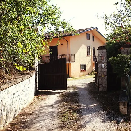 Giulia Villa Castello del Lago
