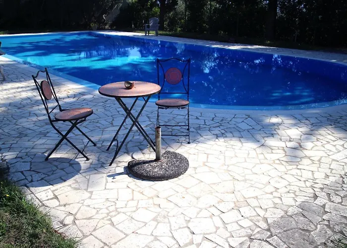 Giulia Vila Castello del Lago